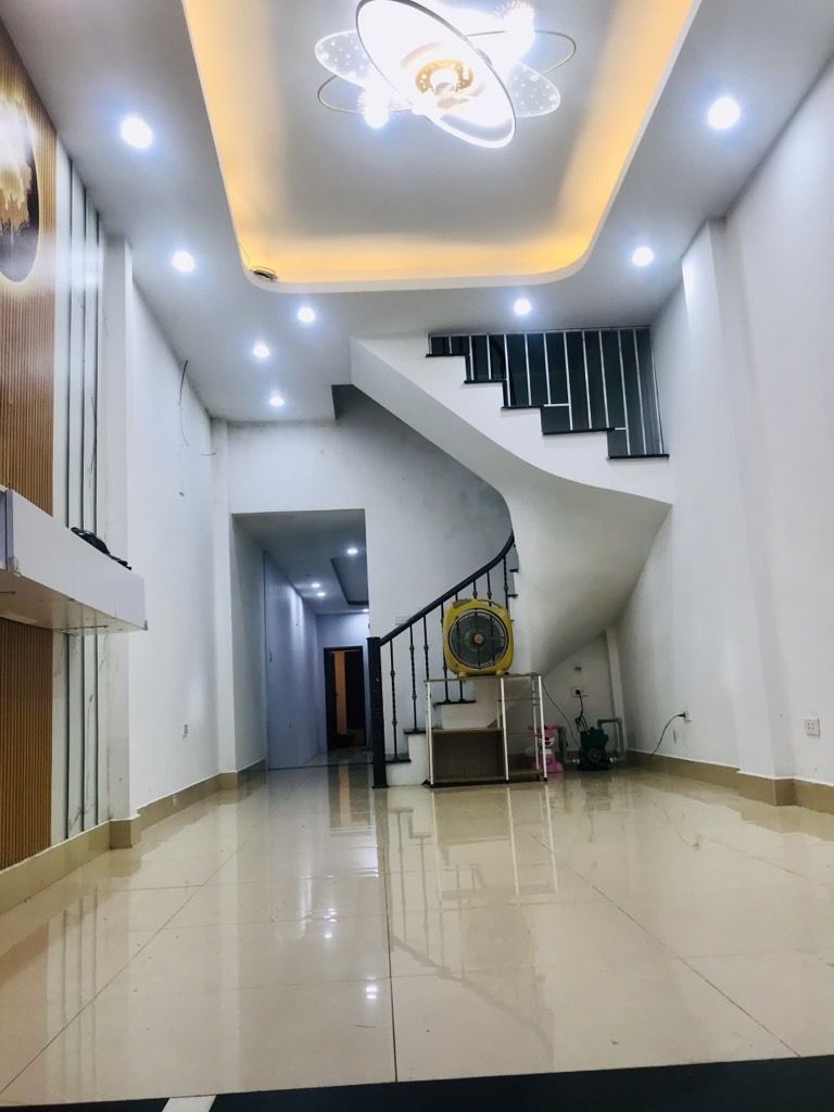 Bán nhà Trương Định – 42m2x 5 tầng- Ngõ VIP, Thông, An ninh – gần Ô tô – Giá 8 tỷ 3