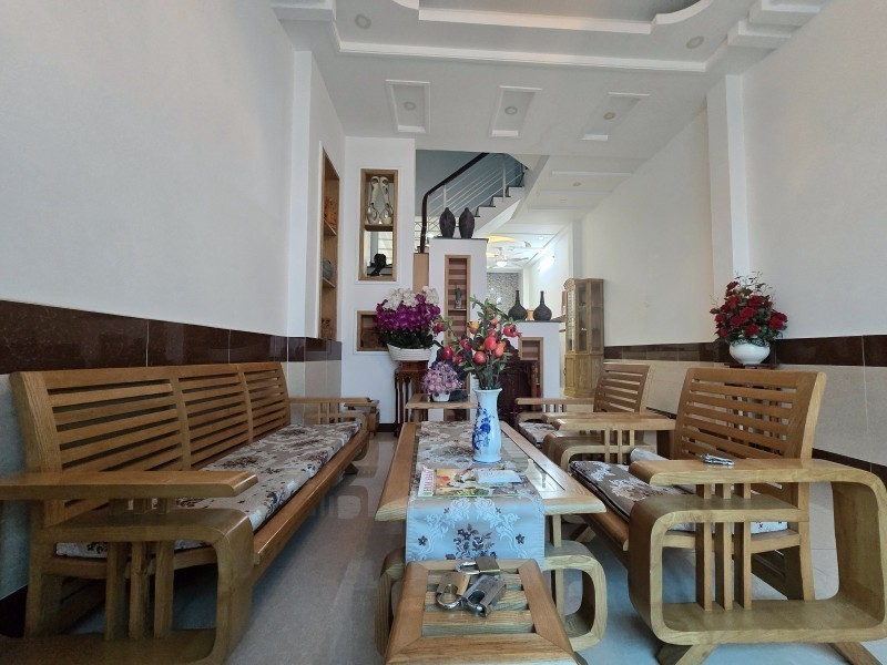 Bán nhà đường Man Thiện, Phường Tăng Nhơn Phú A, Thủ Đức, TP HCM. DT 70m2, 3 tầng. Giá  7.85  tỷ.