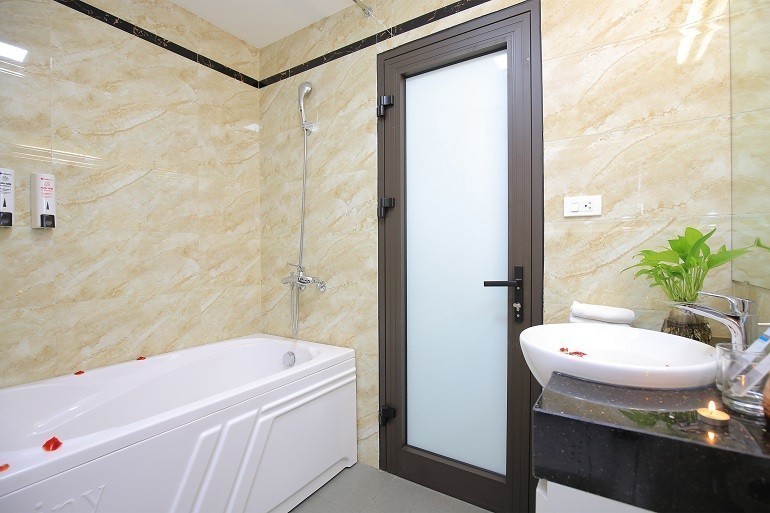 Cho thuê căn hộ 1PN, rộng 45m2 tại Đào Tấn, Ba Đình, đầy đủ nội thất hiện đại 7