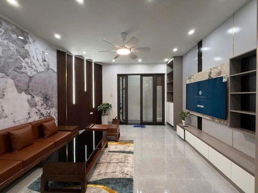 Cho thuê nhà 45 Võ Chí Công Cầu Giấy 45m x 5T giá 13 triệu NHÀ ĐẸP, CHO Ở NHÓM