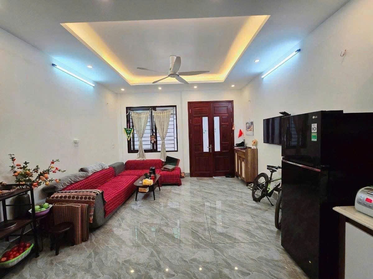 Cho thuê nhà riêng đường Cầu Giấy 30m x 5T, 3PN4VS giá 16tr NHÀ ĐẸP, FULL ĐỒ