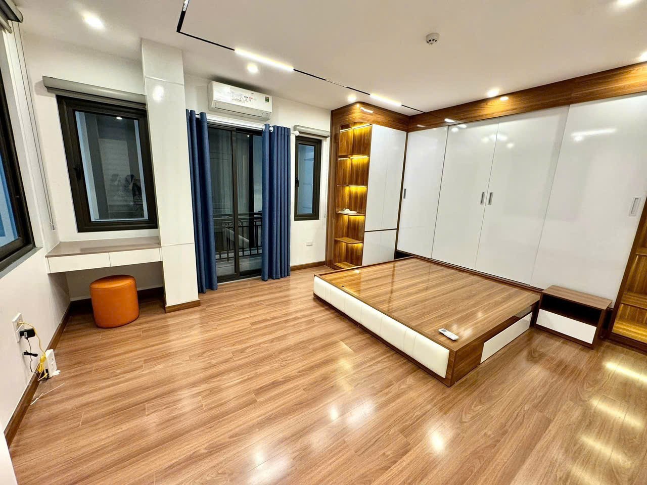 Cho thuê nhà ngõ 83 Trung Kính, Cầu Giấy 40m x 6T THANG MÁY, NHÀ MỚI giá 25tr 2