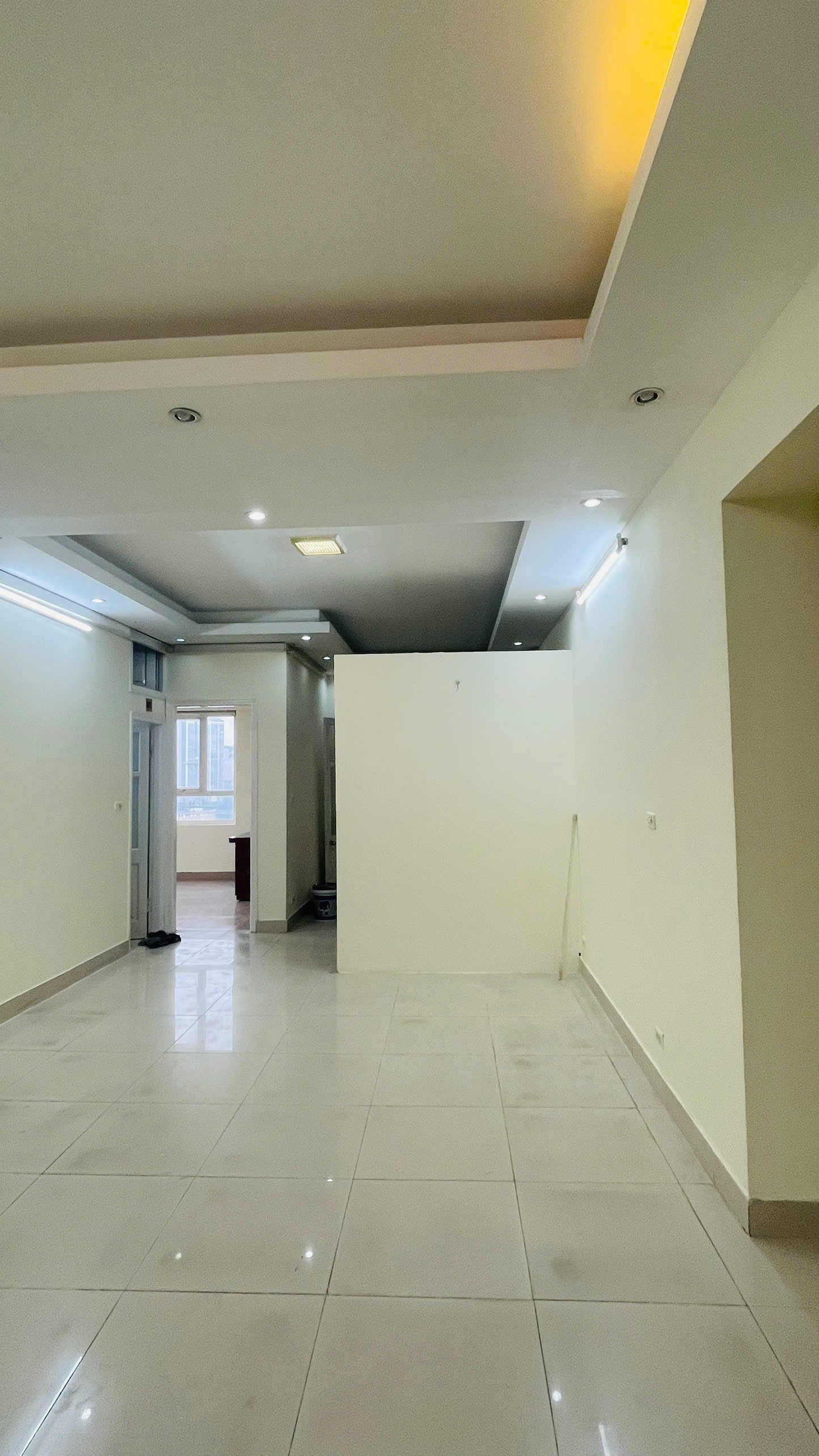 Cho thuê căn hộ chung cư Big Tower 18 Phạm Hùng, Nam Từ Liêm 125m, 3 NGỦ giá 15tr 2