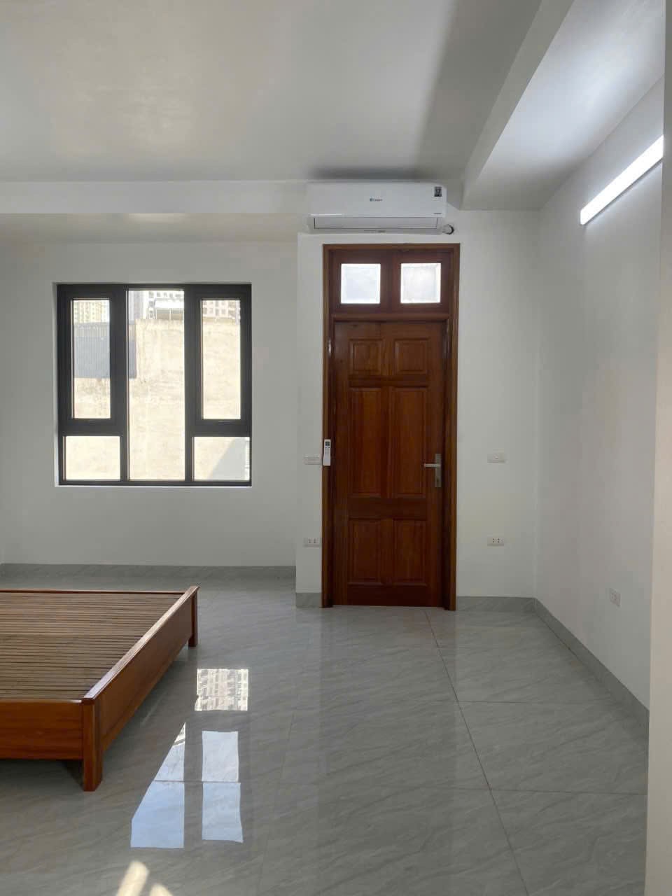 Cho thuê nhà Phố Trần Quốc Hoàn, Cầu Giấy 35m x 5T giá 15 triệu, NGÕ Ô TÔ THÔNG