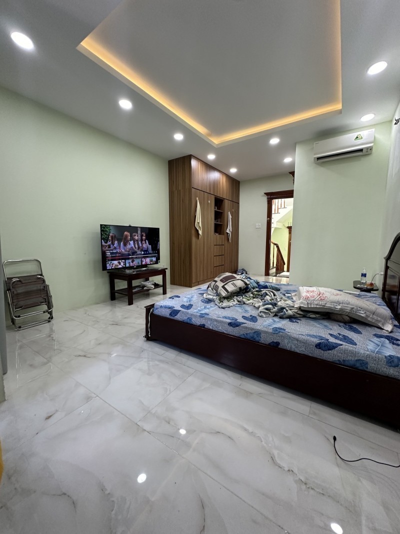 Bán nhà 3 tầng Quốc Lộ 13,, Hiệp Bình Phước, Thủ Đức. DT 60 m2, 4PN, 3WC, giá 7,4 tỷ, sổ hồng đầy 4