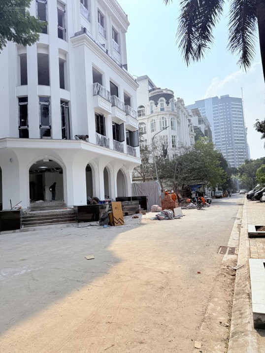 Bán nhà Mặt phố Phạm Văn Đồng - 200m MT 10m Lô góc Vỉa hè Nhà mới Thang Máy KDVP gần KĐT Starlake 4