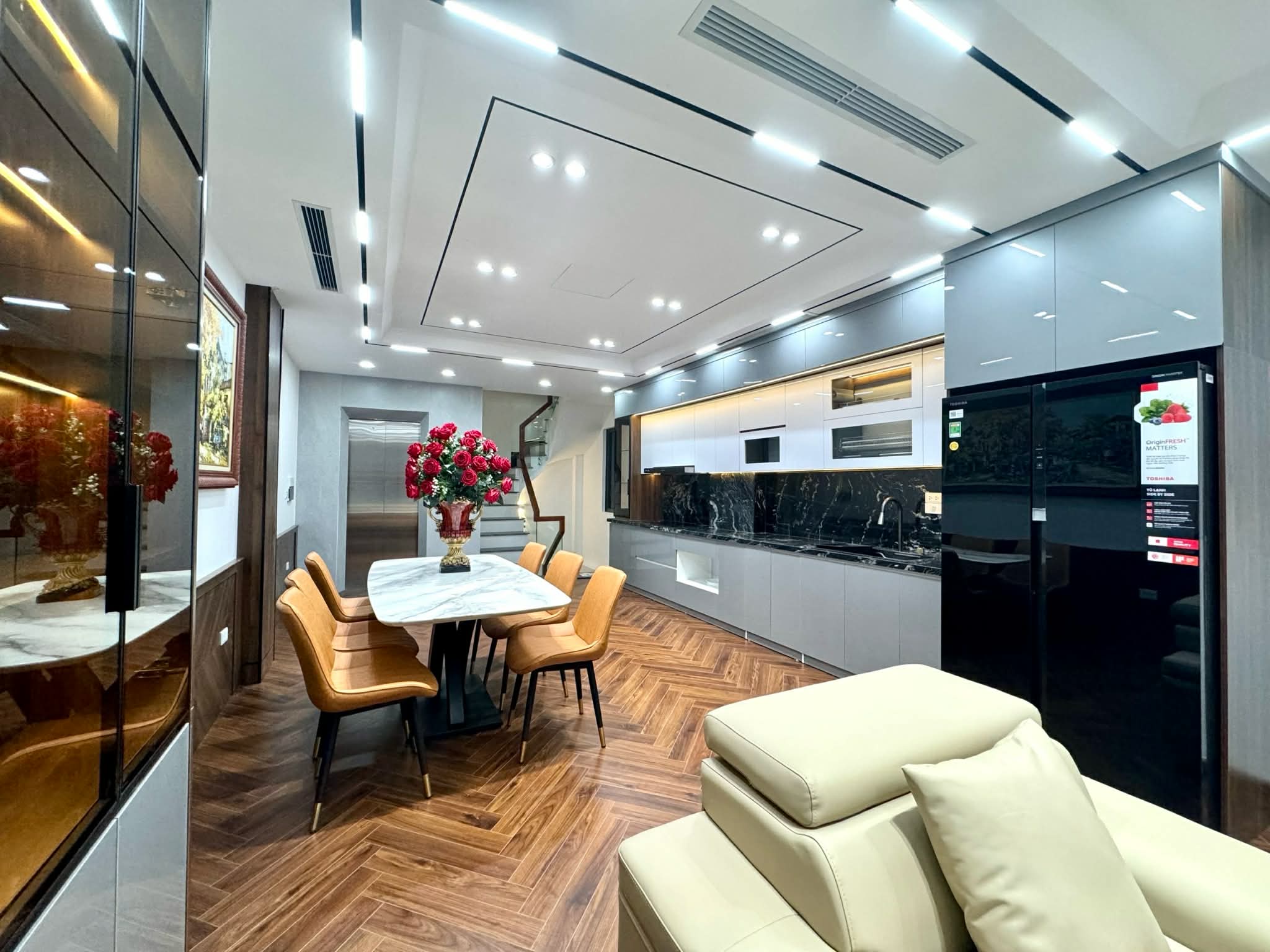 nhà đẹp Ngọc Lâm, 60m x 7tầng, lô góc, thang máy, gara ôtô, kinh doanh, full nội thất 2