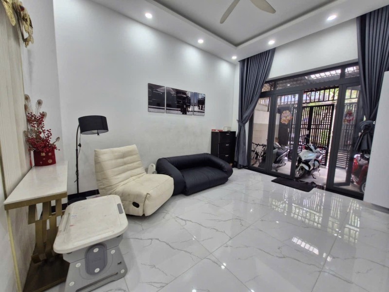 Bán nhà đườg số 8, Phường Linh Xuân, Thủ Đức, TP HCM. DT 92m2, 3 tầng, Giá 7.7 tỷ, Sổ Hồng -