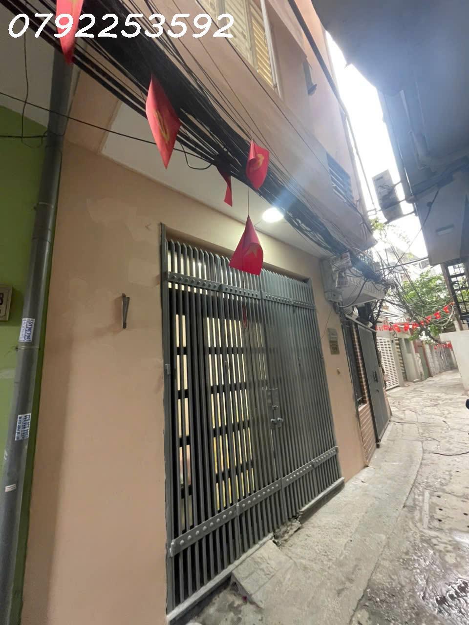 Bán Nhà Đê La Thành. Đống Đa. Diện Tích 49-52m. x 5tầng. Mặt tiền 4.2m. Giá Bán 9.5 tỷ 5