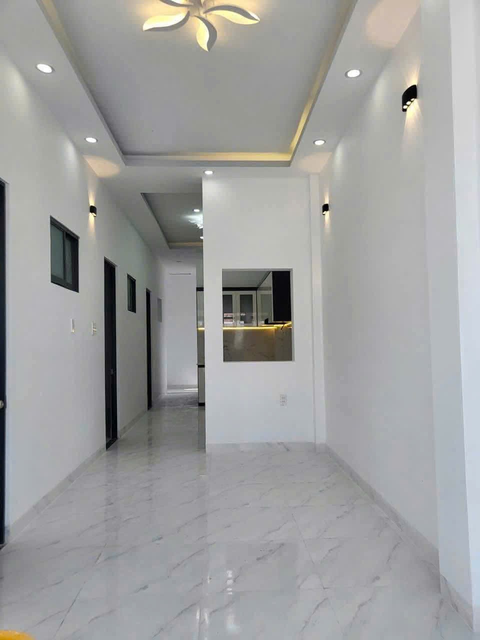 Bán nhà Diên Sơn mới xây cách chợ chỉ 700m sát bên trục đường Nhà Vuông 5
