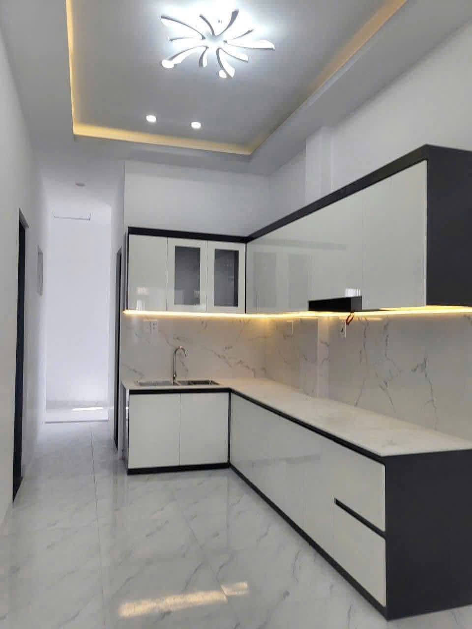 Bán nhà Diên Sơn mới xây cách chợ chỉ 700m sát bên trục đường Nhà Vuông 7