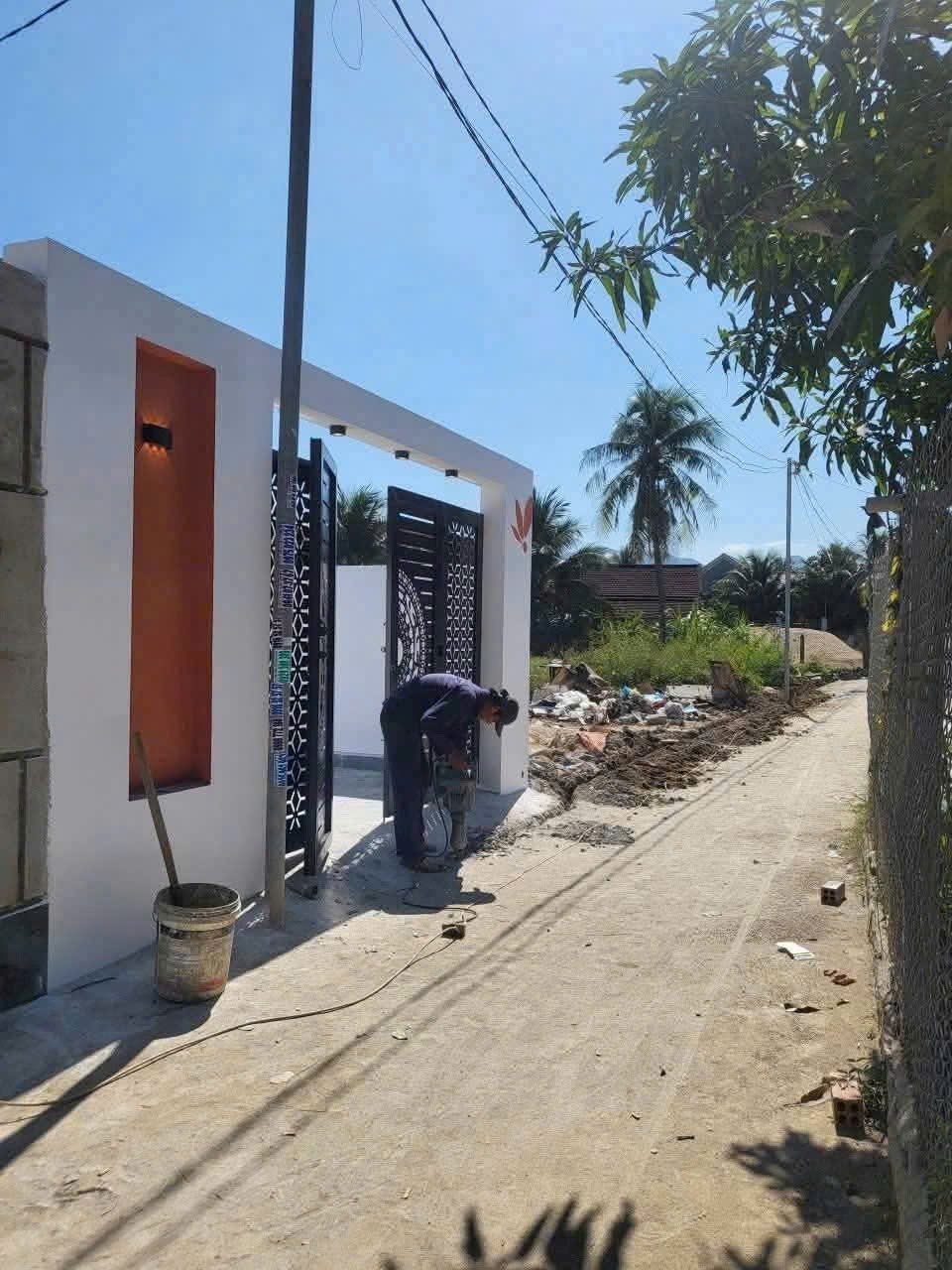 Bán nhà Diên Sơn mới xây cách chợ chỉ 700m sát bên trục đường Nhà Vuông 9