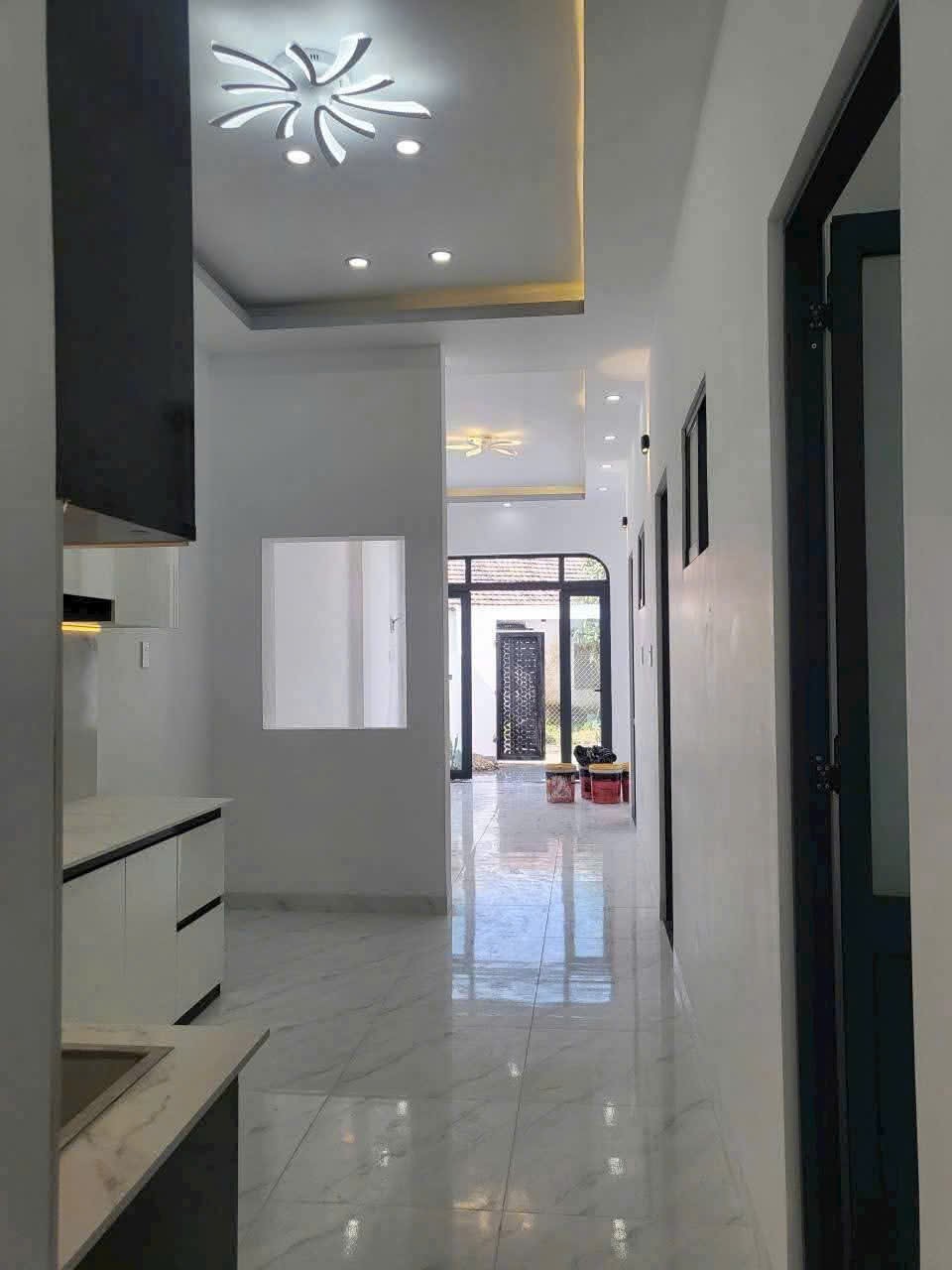 Bán nhà Diên Sơn mới xây cách chợ chỉ 700m sát bên trục đường Nhà Vuông 10