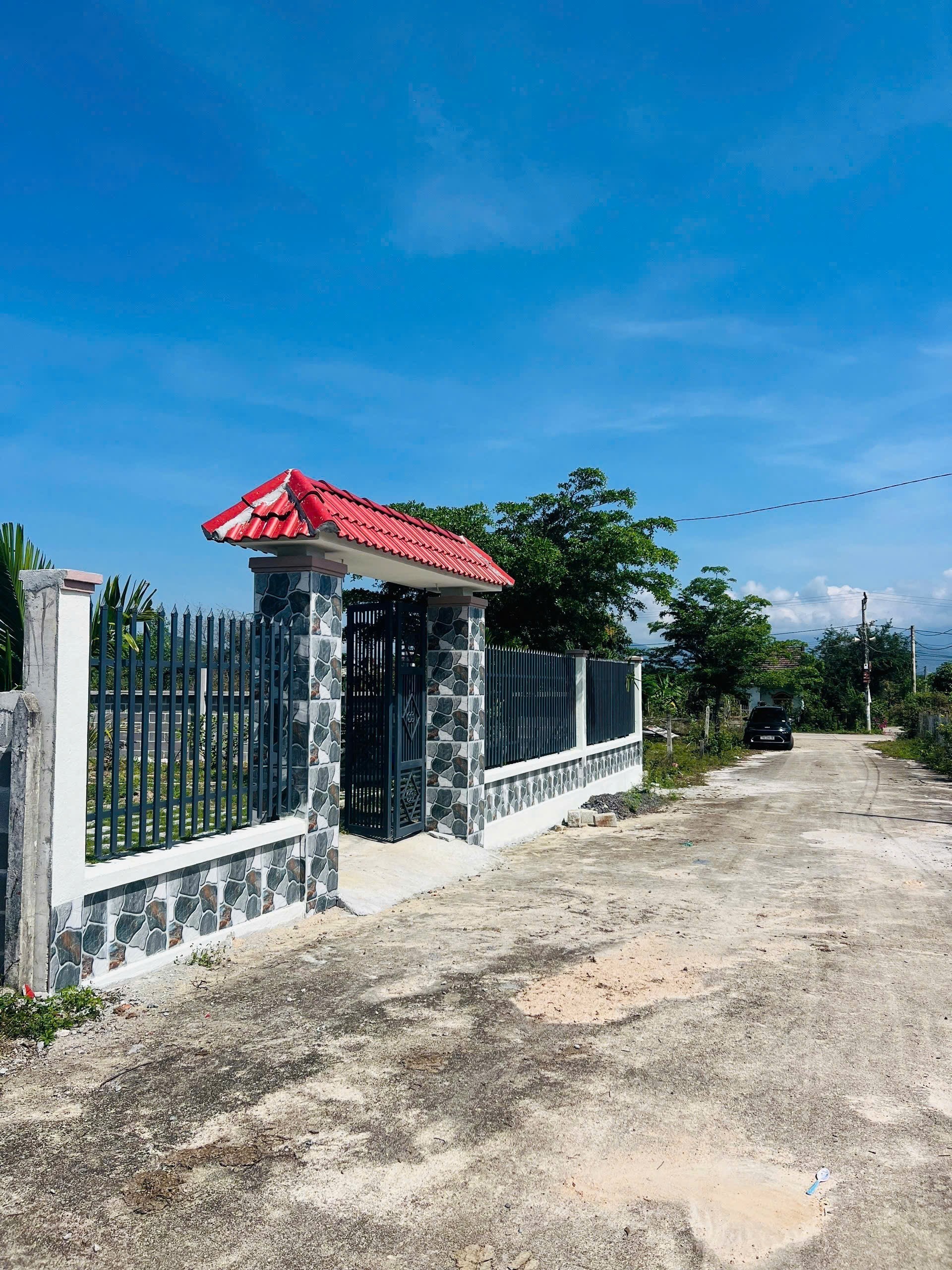 Bán đất Đất Suối Tiên giá rẻ full thổ cư đường rộng 7m oto tránh nhau thoải mái 5
