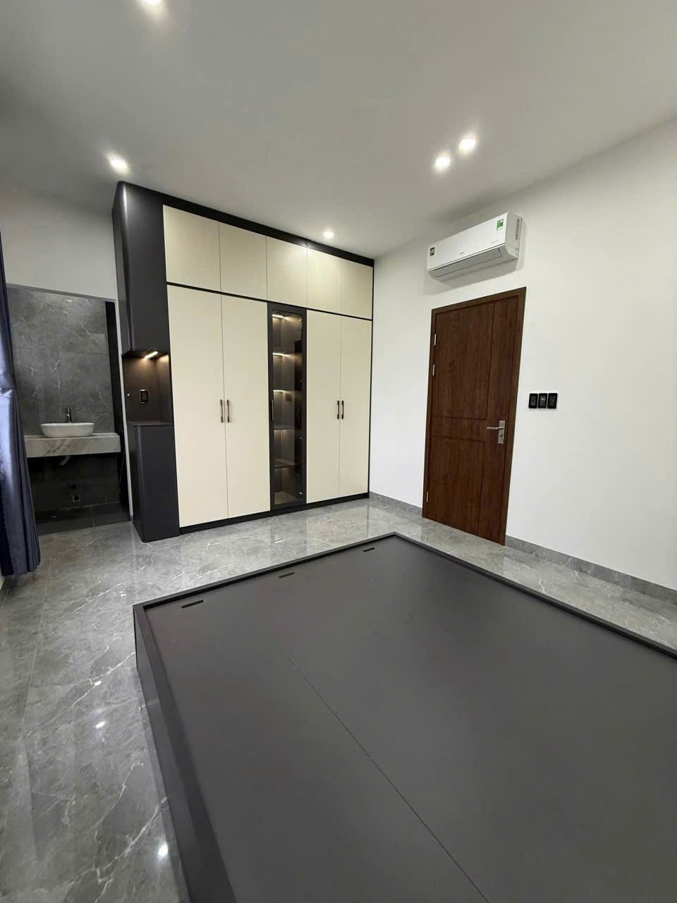 Bán nhà Diên Sơn mới xây full thổ sau nhà thờ Cây Vông tặng nội thất xịn - đường 8m thông 9