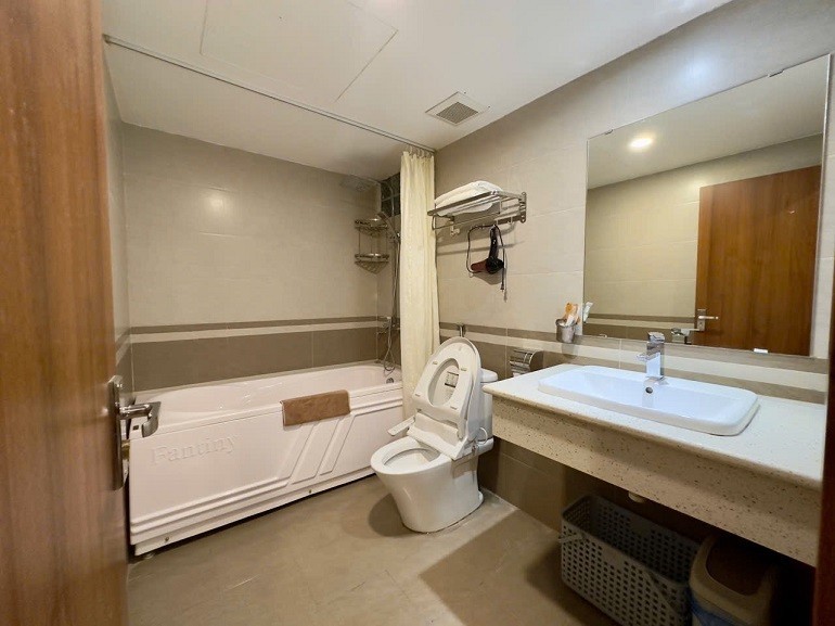 Cho thuê Căn hộ chung cư đường Đào Tấn, Phường Cống Vị, Diện tích 75m², Giá Thương lượng