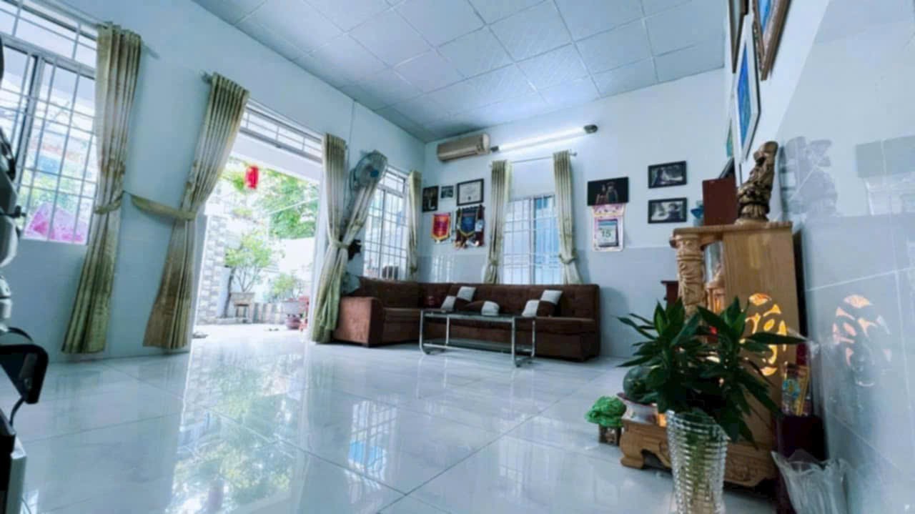 Chủ bán gấp nhà 2 tầng Âu Cơ – ngang 6,47m – đường 5m ô tô 3