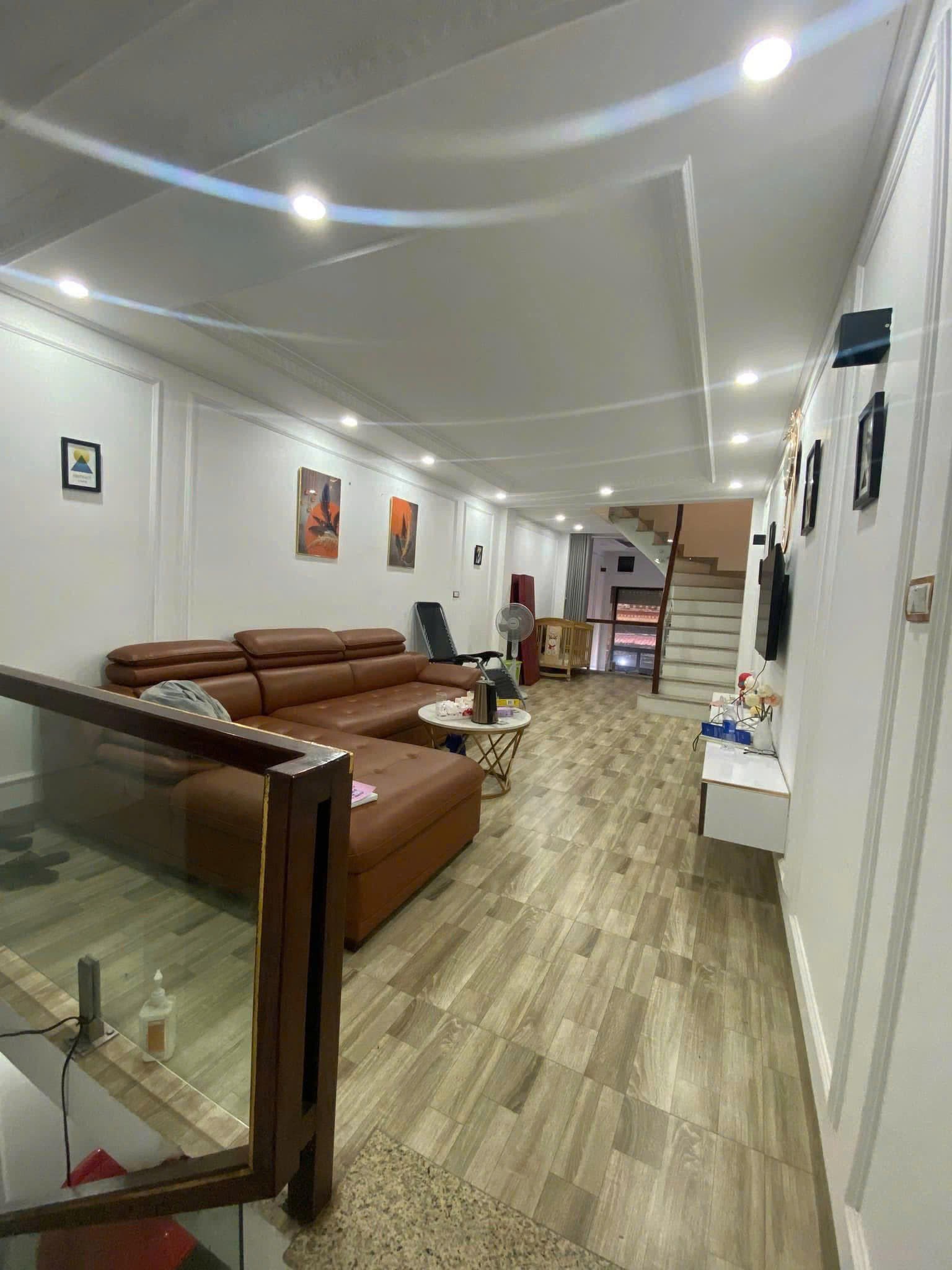 Cho thuê nhà Mặt ngõ 339 Minh Khai - Hai Bà Trưng 50m x 6T giá 17 triệu FULL ĐỒ