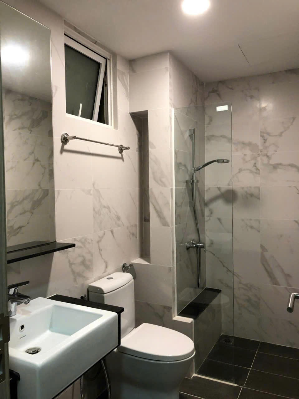 Bán căn hộ 2PN rộng 76m2 SEASONS AVENUE - có slot oto 5