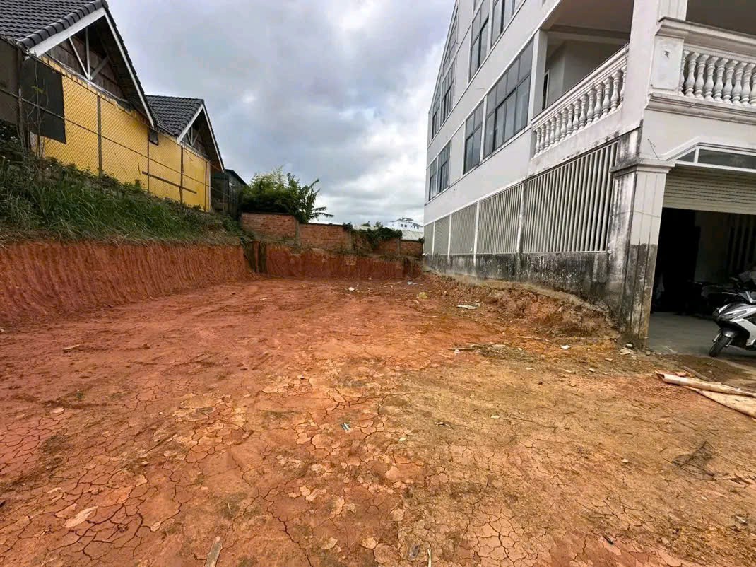 Giảm Giá Bán Lô Đất Biệt Thự Đường Trương Văn Hoàn, Đà Lạt Giá 8,4 Tỷ Còn 7.7 Tỷ