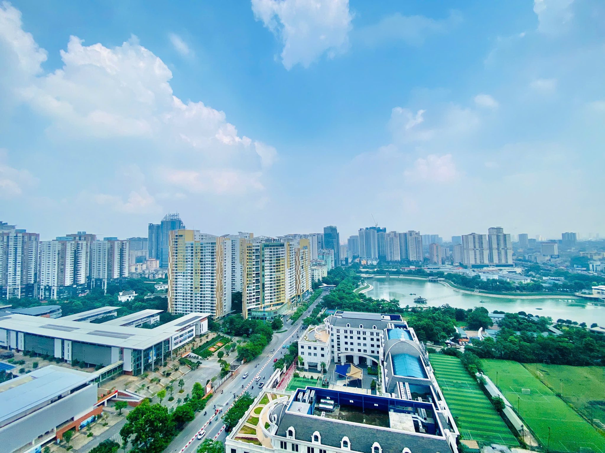 Cần bán gấp căn hộ 2 ngủ view hồ tại Vinhomes D'capitale, full đồ