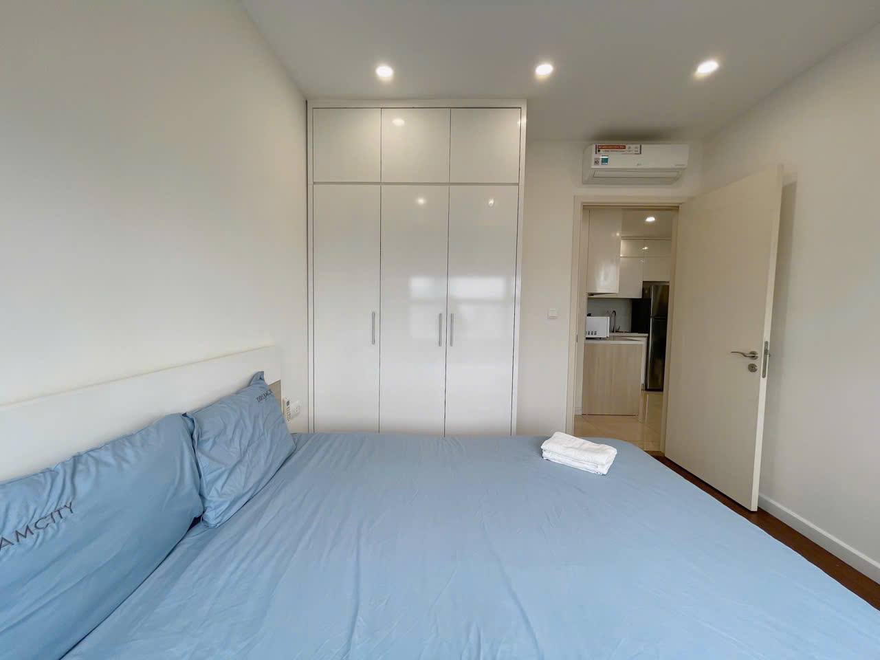 Bán căn hộ Vinhomes D'Capitale tòa C6, 100m2 - 3PN giá tốt 5