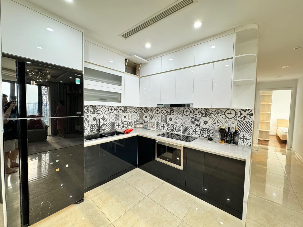 Bán căn hộ 3pn dt 103m2 VIEW PHỐ cực đẹp tại Vinhomes D'Capitale 5