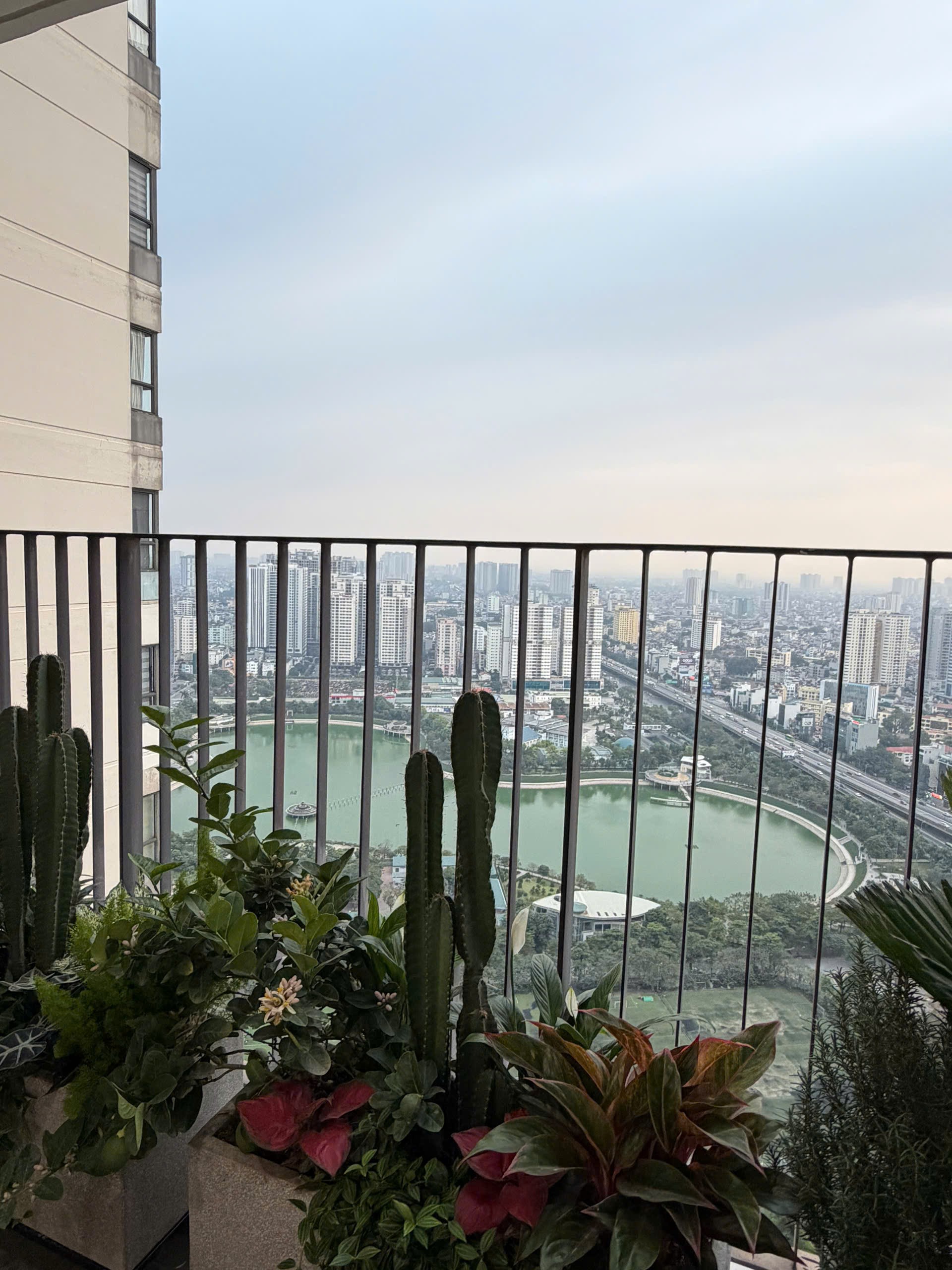 Bán căn hộ 3PN VIEW HỒ C3 Vinhomes D'Capitale - 12.x tỷ