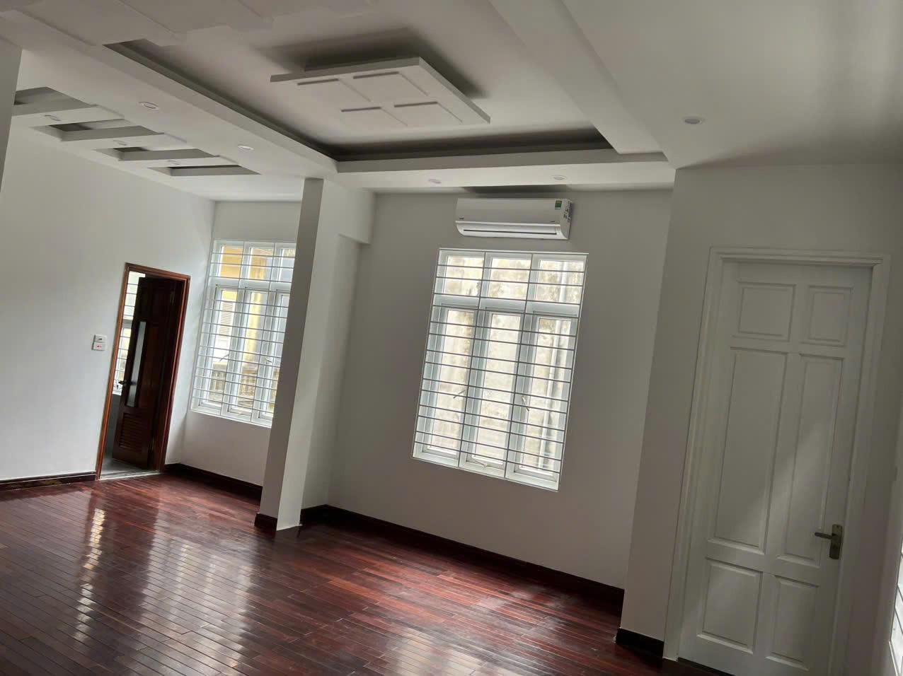 Cho thuê nhà ngõ Xuân Thủy, Cầu Giấy - cách phố 50m 50m x 5T giá 25 triệu Ô TÔ, KD 2