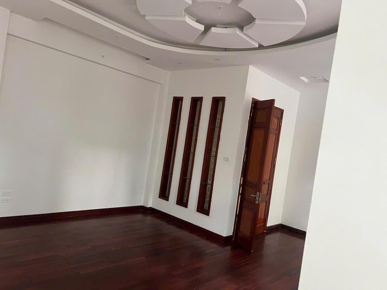 Cho thuê nhà ngõ Xuân Thủy, Cầu Giấy - cách phố 50m 50m x 5T giá 25 triệu Ô TÔ, KD 3
