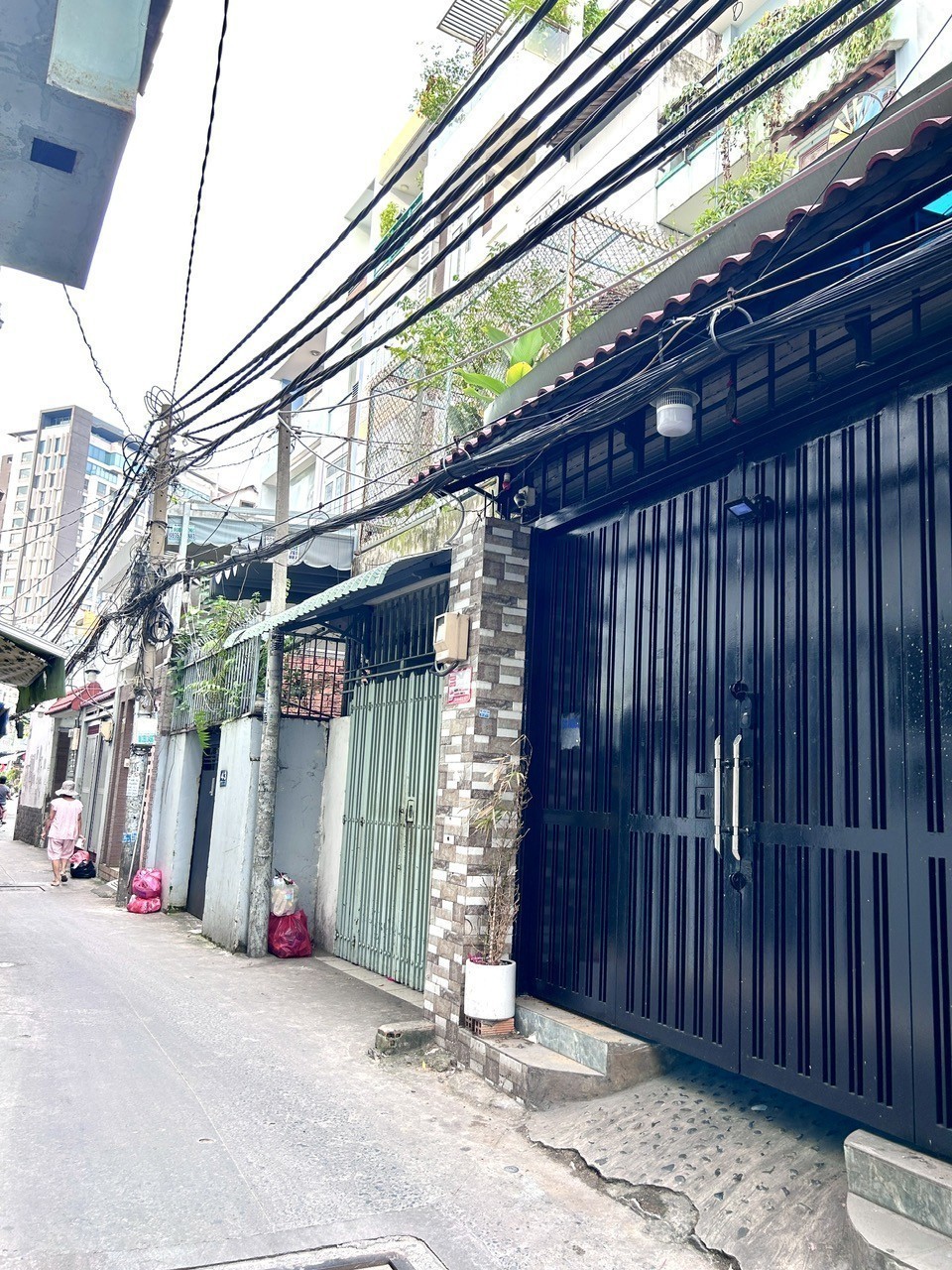 BÁN NHÀ Đ.SỐ- CÁCH VÀI BƯỚC CHÂN CÓ XE HƠI- HIẾM CÓ NGANG LỚN 4.7M- LƯU THÔNG  KHÁNH HỘI- HOÀNG 4