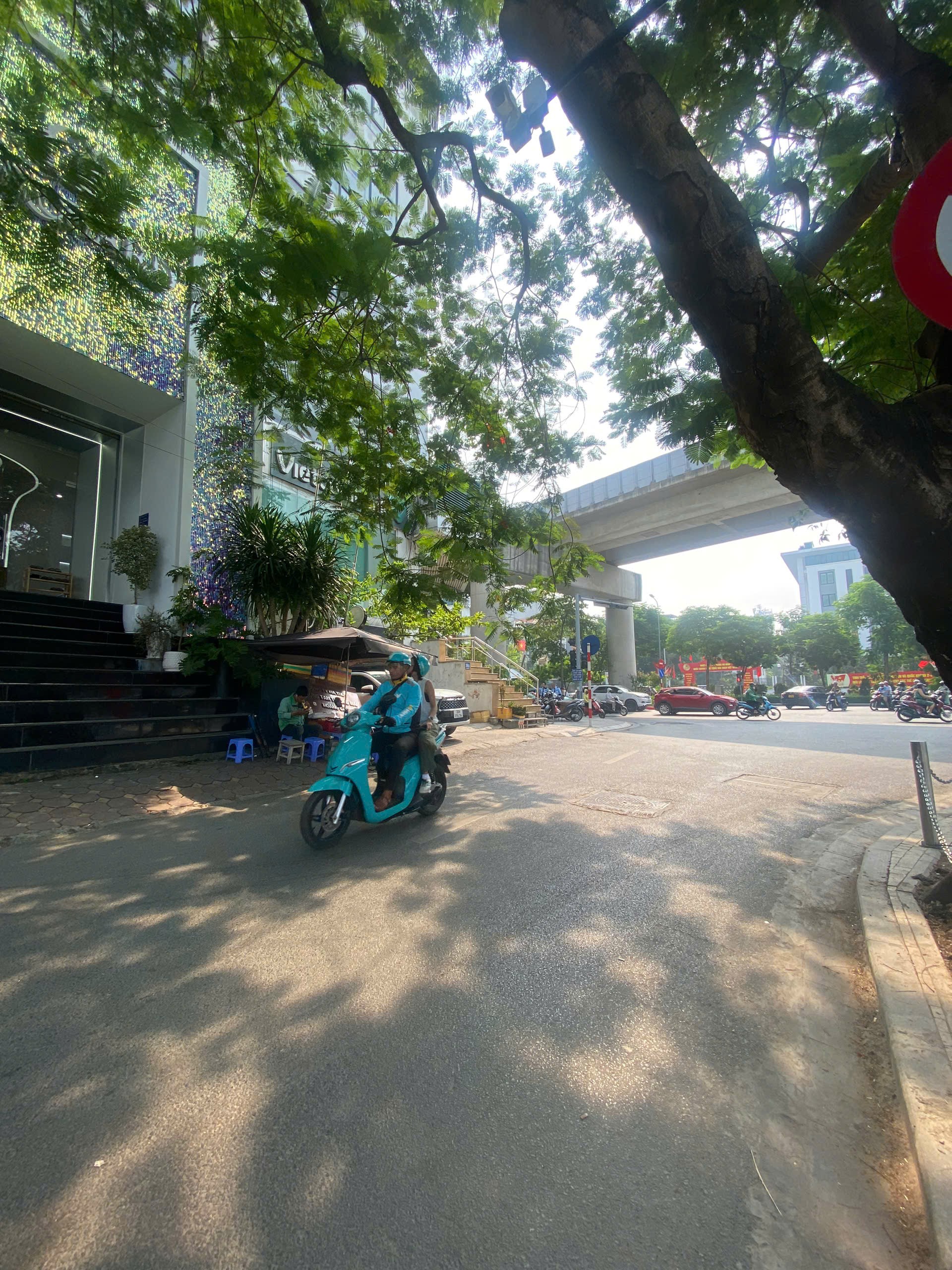 Cho thuê Văn Phòng 60m2 đã setup đầy đủ view Hồ Hoàng Cầu, Đống Đa, Hà Nội. LH. 0866683628