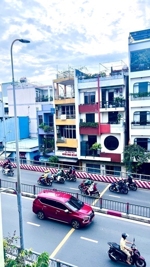 BÁN MT KINH DOANH Đ.KHÁNH HỘI- CHỈ 6.6T THÔI- GIAO THƯƠNG GIỮA TÔN THẤT THUYẾT VÀ BẾN VÂN ĐỒN- GẦN 5