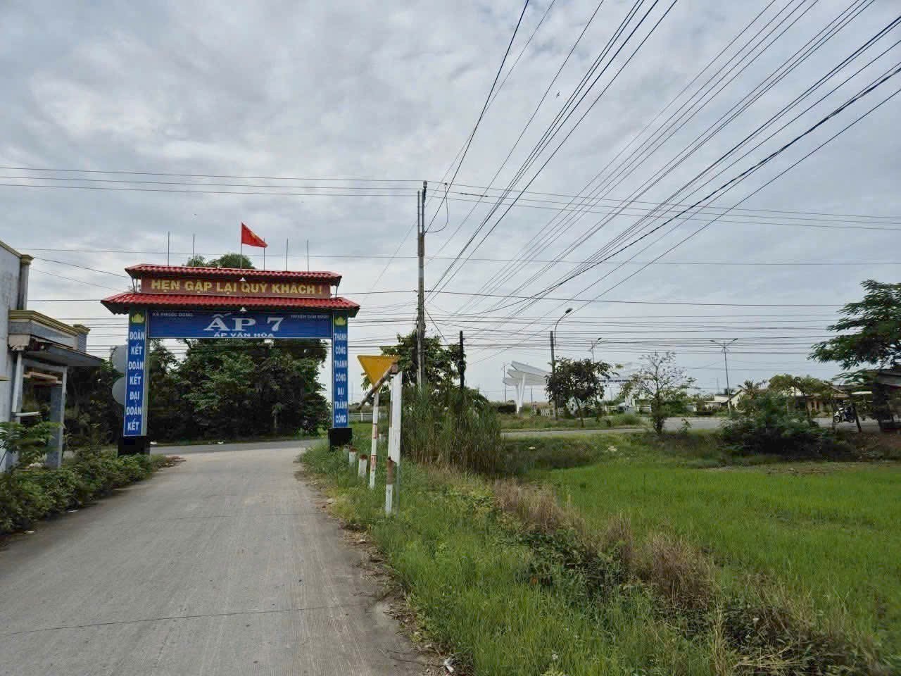 Đất thổ cư 722m2 mt xe hơi xã Tân Lân hàng phân lô giá rẻ đầu tư 2 tỏi 6