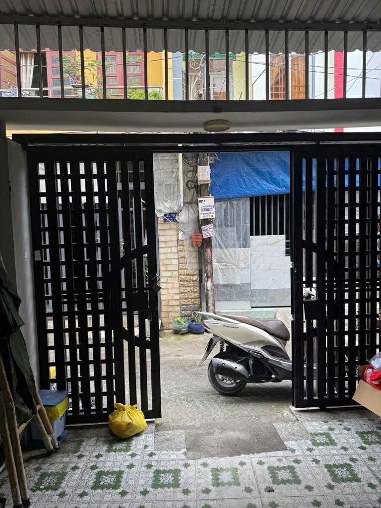 BÁN NHÀ MẶT TIỀN HẺM 1113 HUỲNH TẤN PHÁT, CÓ SÂN SAU THOANG MÁT 3