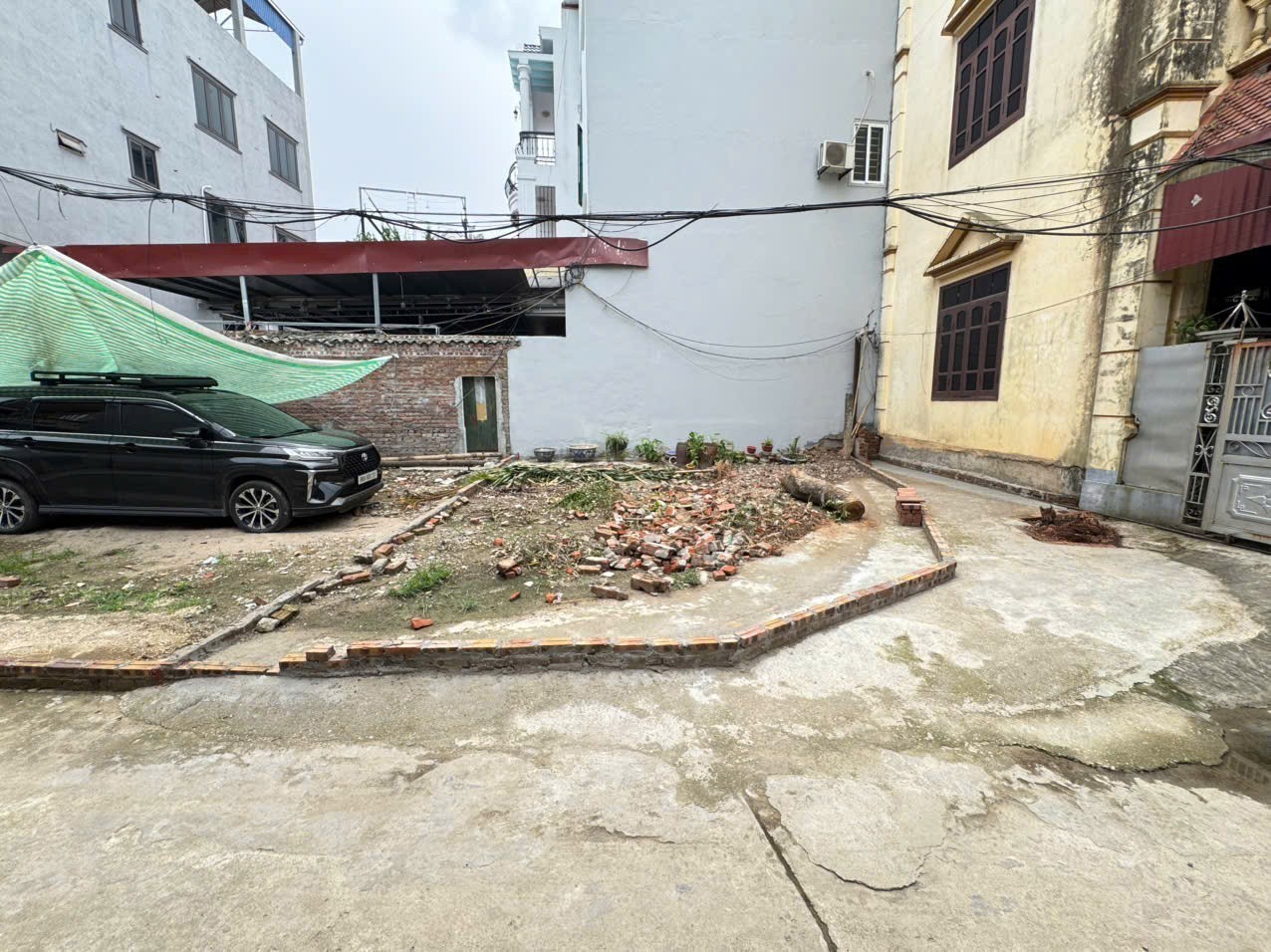 Bán đất lô góc 2 mặt tiền - sát KCN Quang Minh - 50M2 full thổ cư - ô tô đỗ cửa