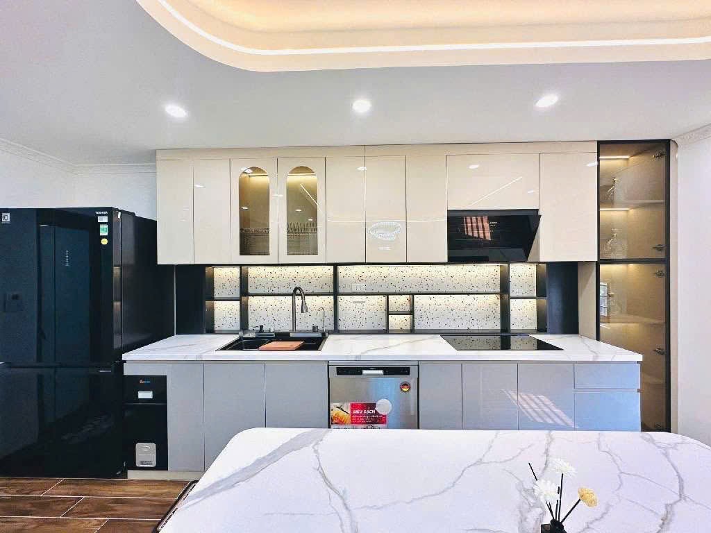 CẦN BÁN NHÀ MẶT NGÕ LẠC LONG QUÂN ĐƯỜNG RỘNG 2 OTO TRÁNH, DT 46M2 , 5TANG 3