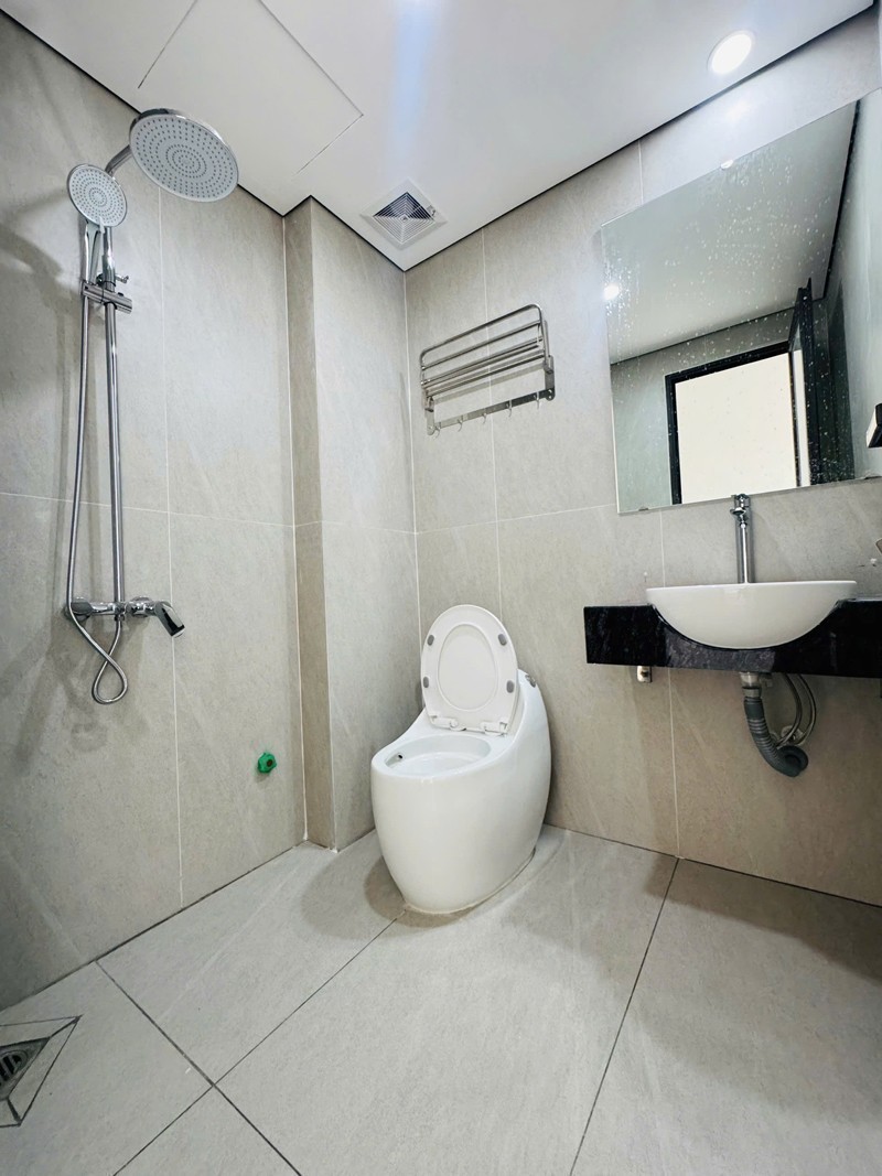 Cần bán 30m2 nhà 6 tầng thang máy, đường ô tô tránh ngõ 40 Kẻ Tạnh. Gần trường các cấp, gần chợ 4