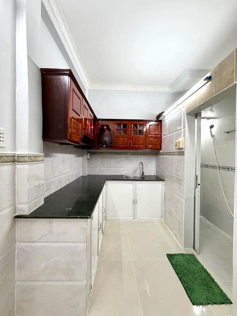 BÁN NHÀ Đ.ĐOÀN VĂN BƠ- VÀI BƯỚC CHÂN RA MT XE HƠI- KẾ BÊN LÊ QUỐC HƯNG- LƯU THÔNG TÔN ĐẢN -HOÀNG