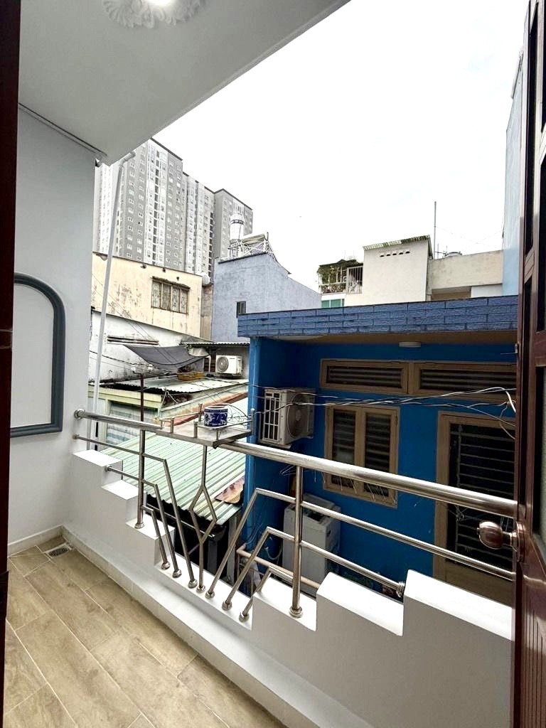 BÁN NHÀ CÁCH VÀI BƯỚC CHÂN RA MT XE HƠI ĐOÀN VĂN BƠ- LƯU THÔNG TÔN ĐẢN- HOÀNG DIỆU- NGUYỄN TẤT 2