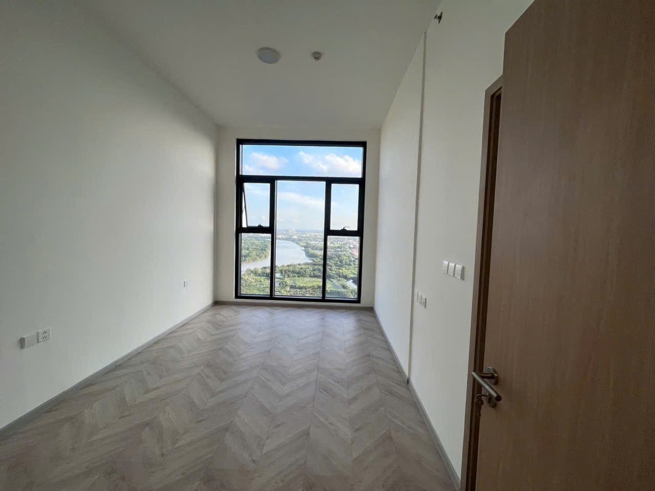 Cho thuê Căn hộ chung cư Phường Long Thạnh Mỹ, Quận 9, Diện tích 220m², Giá 040 Triệu/tháng