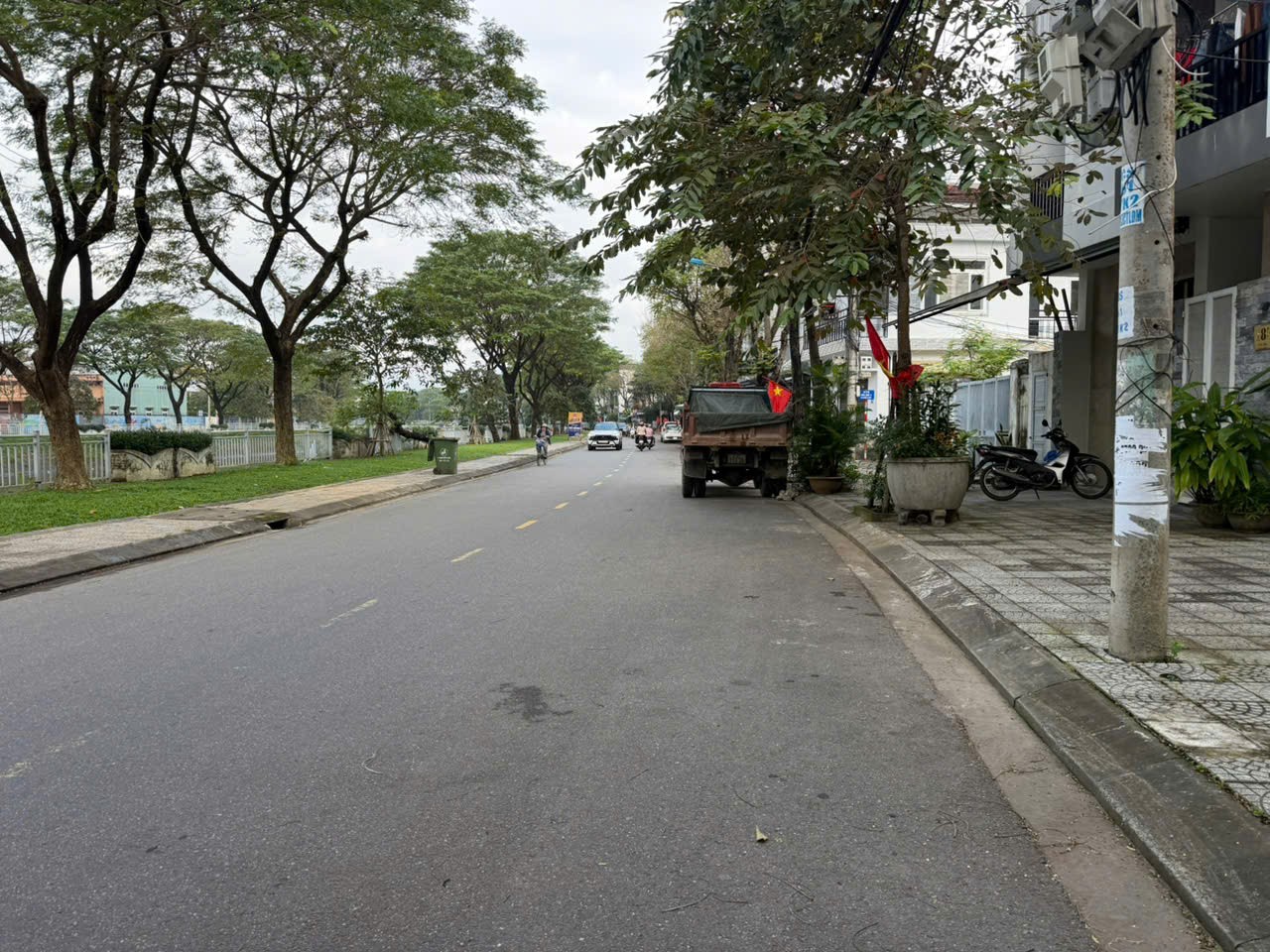 NHÀ TRỌ GÁC LỬNG – DIỆN TÍCH 68m², đất ngoài sổ 15m2, tổng là 93m2, ngang 5m2. 3