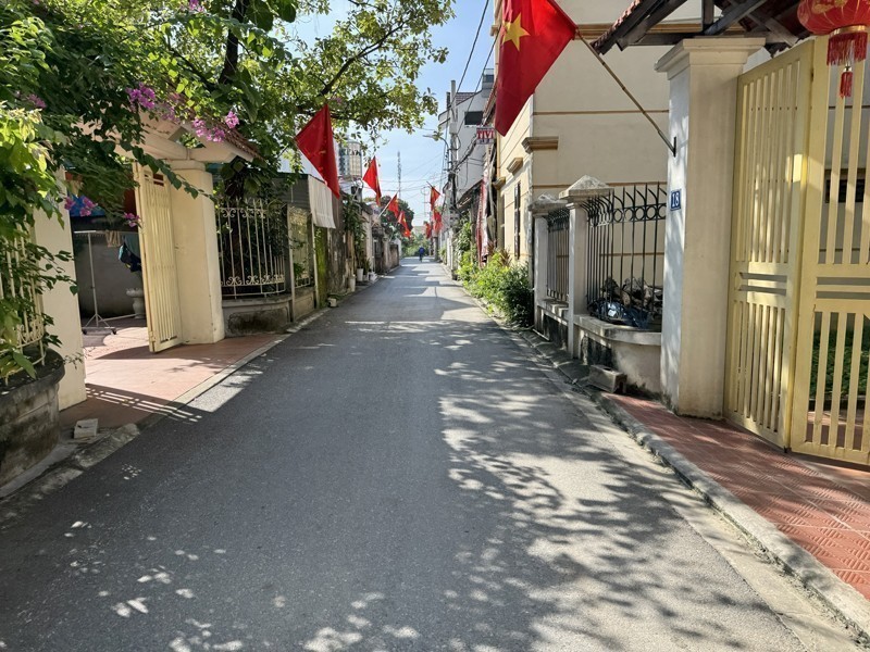 Cần bán 102m2 đất Làng Vàng, Gia Lâm. Đường thông xe ô tô 7 chỗ 5