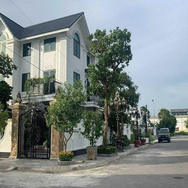 TRUNG TÂM TÂN XÃ – CÁCH HỒ 300M – Ô TÔ TRÁNH – ĐỐI DIỆN ĐH FPT – GẦN METRO 5 – 125M² 3