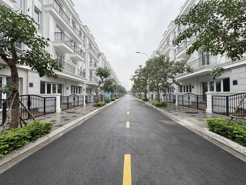 Cần bán 1 hoặc 4 căn sát nhau Shophouse Eurowindow Twin Parks Gia Lâm - Đường Osaka 12m