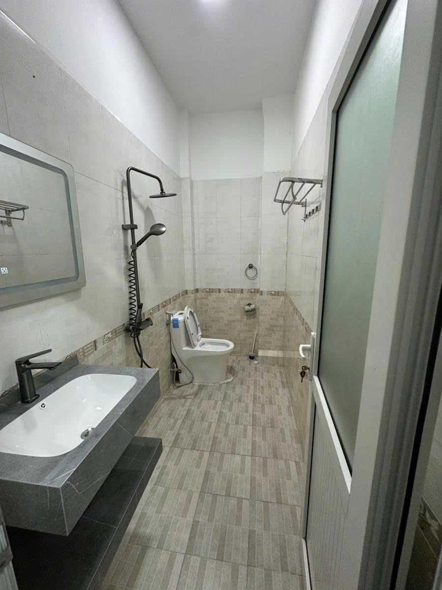 Cần bán Nhà mặt tiền đường Giải Phóng, Phường Tương Mai, Diện tích 50m², Giá 13 Tỷ 2