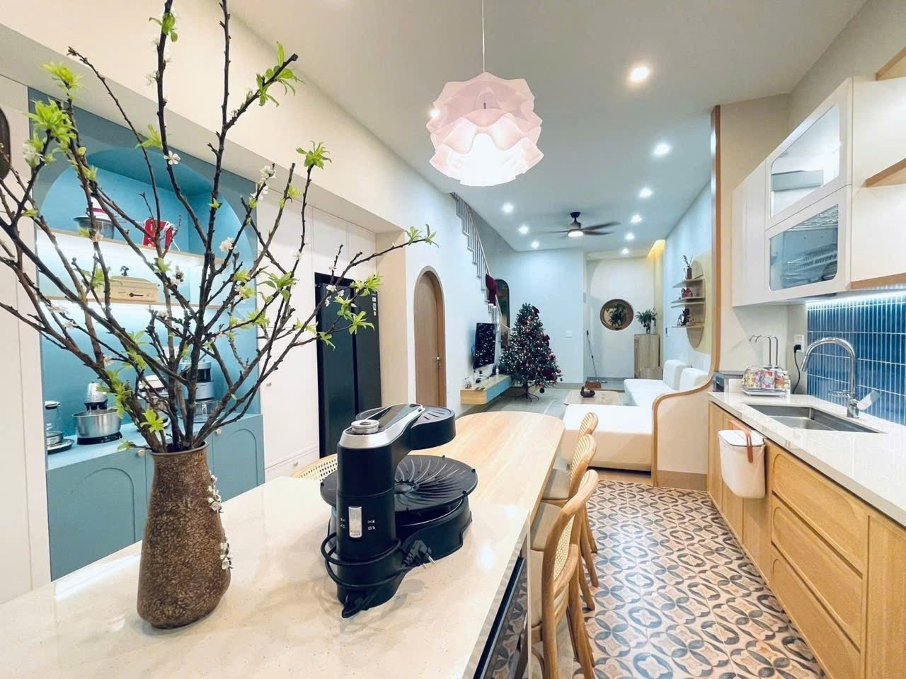 NHÀ MỚI ĐÓN TẾT, NHÀ ĐẸP KIÊN CỐ Ở NGAY, NHÀ 2 TẦNG 2 MÊ FULL NỘI THẤT XỊN, DIỆN TÍCH 100M2. CHỈ 5