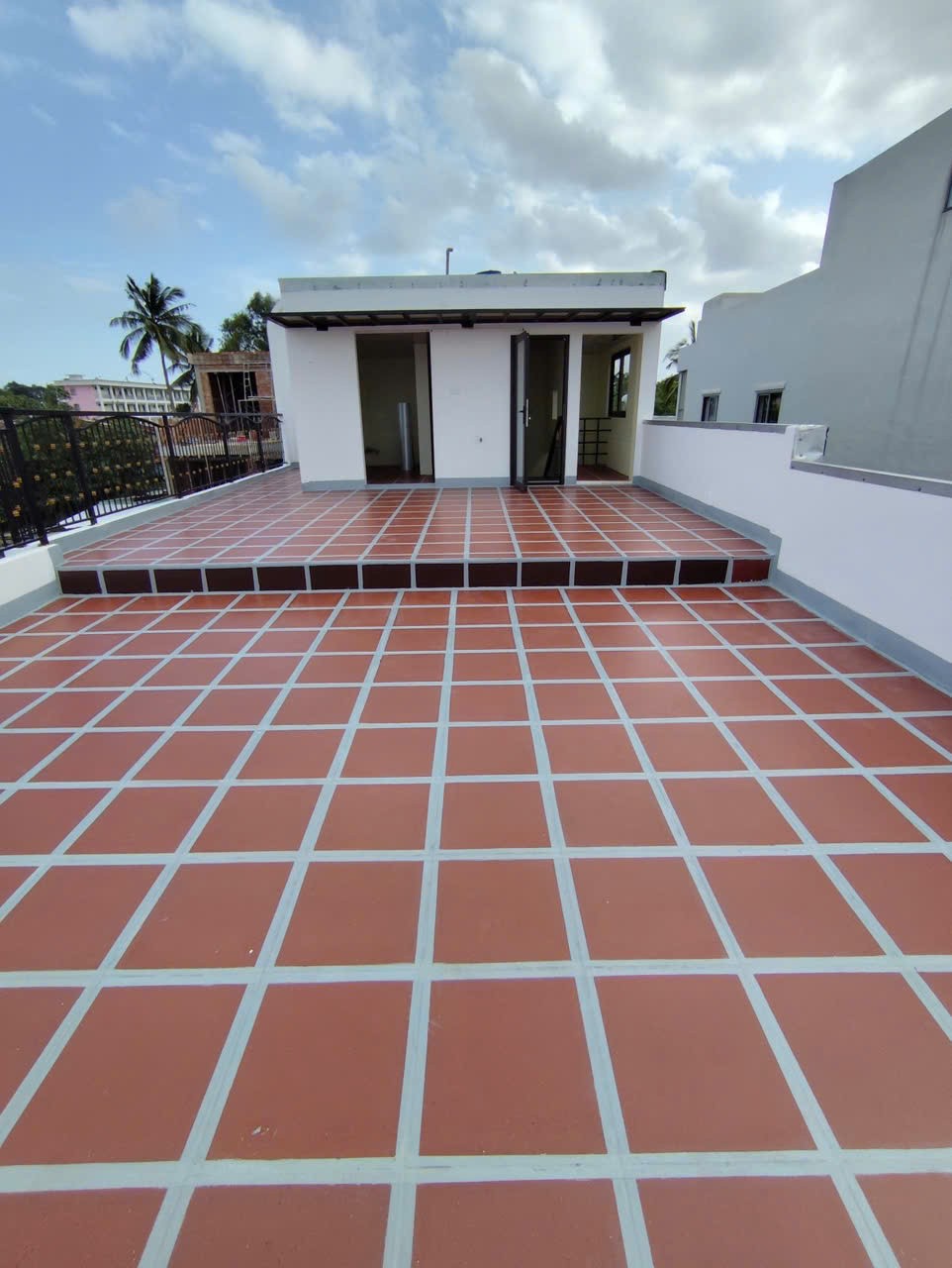 NHÀ XÂY MỚI 100% – TÔN ĐẢN – CĂN GÓC CỰC THOÁNG 3