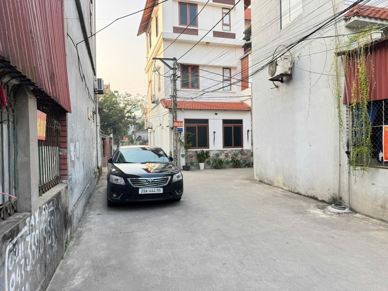 Bán đất tặng nhà C4, thôn Gia Thượng - tổ 4, Quang Minh. Đường rộng, xe oto 4 chỗ đỗ sân 2