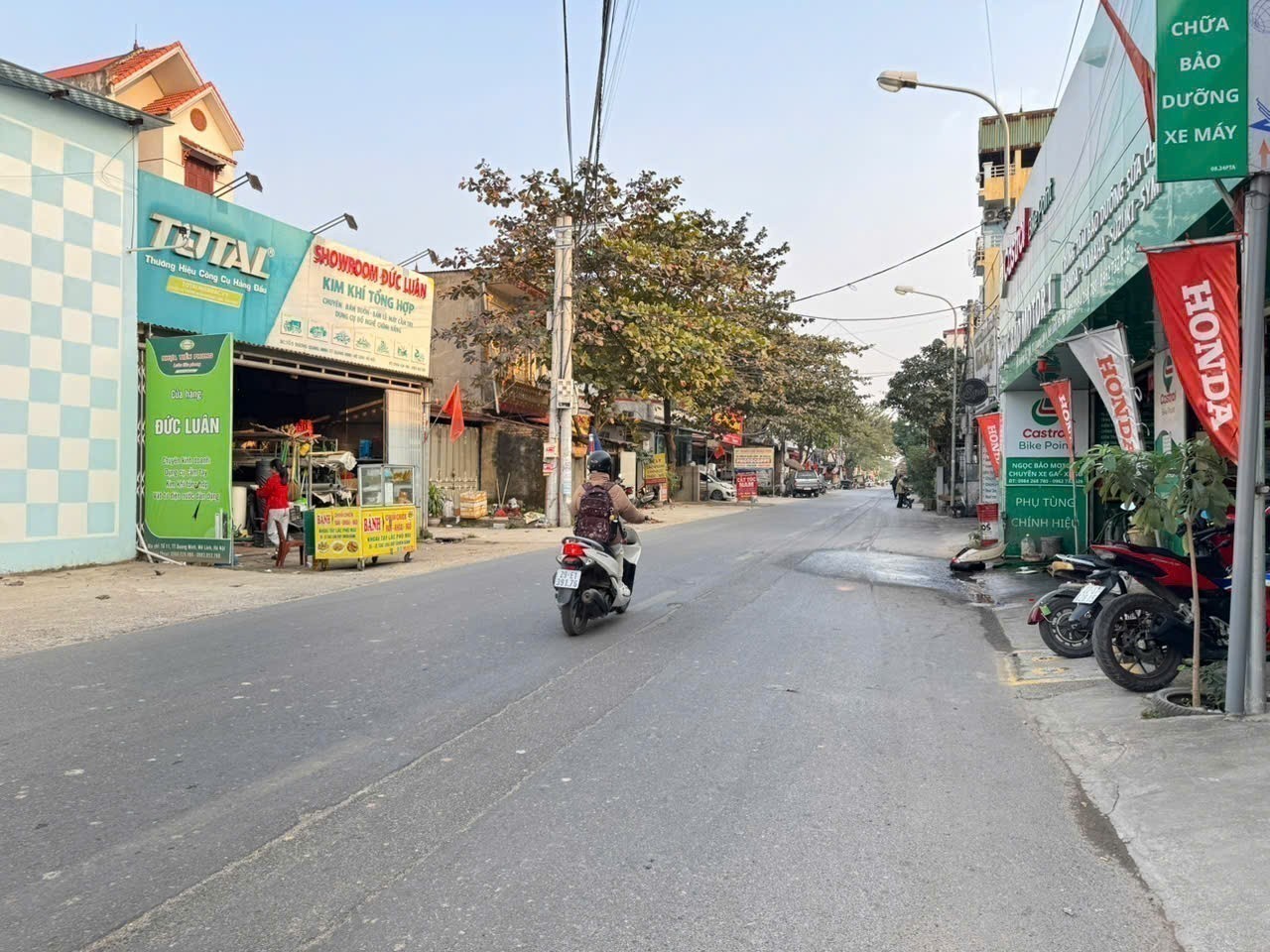 Đất trục chính thôn Gia Thượng - tổ 4, Quang Minh. Tặng nhà cấp 4, MT kinh doanh đẹp 2